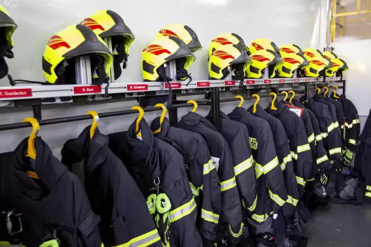 Insgesamt sind 27 Menschen bei der Werksicherheit aktiv. Bei der Feuerwehr jeweils sieben in einer Schicht.