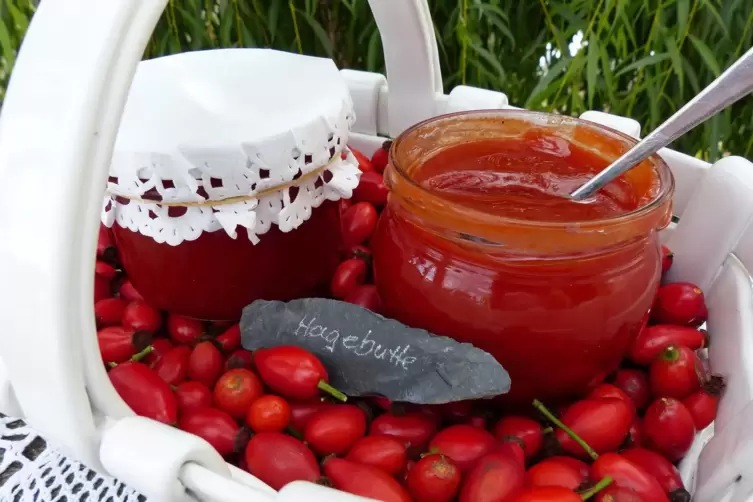 Aufwendig, aber lecker: Hagebuttenmarmelade.