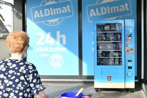 Der „Aldimat“ vor der Filiale Süd ist ein Experiment.