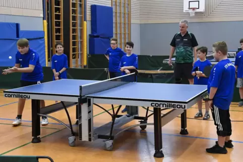 Wenn seine Schützlinge aufschlagen, schaut Trainer Thomas Staller ganz genau hin. 
