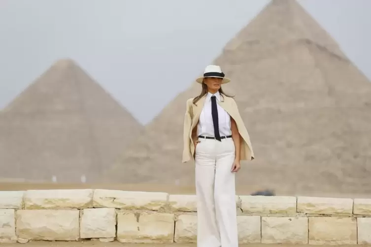 Die USA sind im Nahen Osten auf dem Rückzug: First Lady Melania Trump vor den Pyramiden im ägyptischen Gizeh kann davon nicht ab