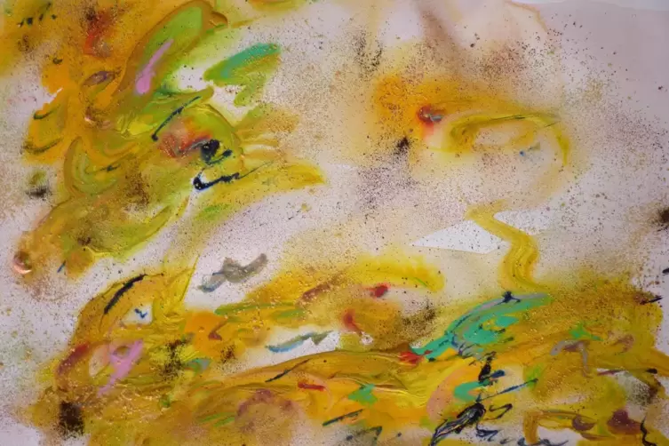 Im Holzfass ausgebauter Wei&szlig;wein mit Farbe und Pinsel. 