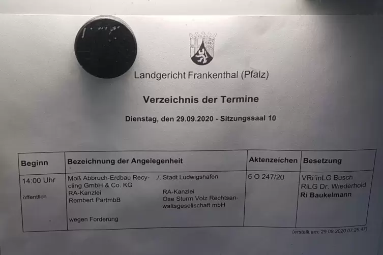 Aushang am Saal 10 des Landgerichts.