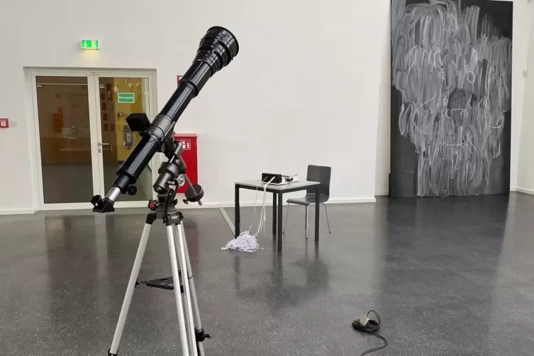 Ausblick: Werke von Naehoon und der Gr&uuml;nstadterin Tugba Simsek in der Kunstvereins-ausstellung. 