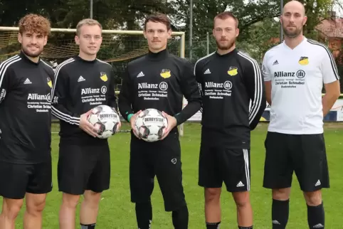 Neue Spieler, neuer Trainer: Steffen Litzel (rechts). 
