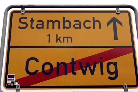 Anwohner der Stambacher Ortsdurchfahrt wünschen sich weitere Parkplätze.
