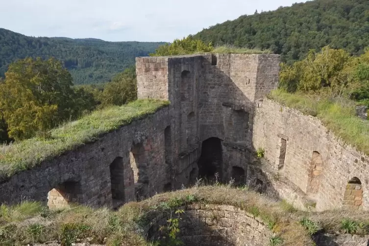 Die touristischen Magnete im Gräfensteiner Land, etwa die Ruine Gräfenstein bei Merzalben, sollen künftig besser vermarktet werd