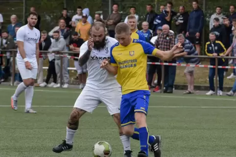 Maximilian Rotter (rechts) und der SC Bobenheim-Roxheim sollen dichter bei ihren Gegenspielern sein. 