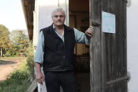 Diplom-Ingenieur Christoph Blankenburg hält Schweine. 