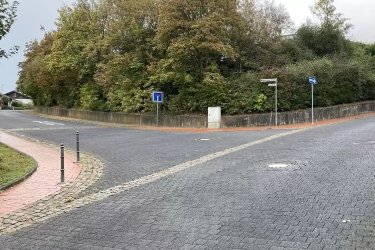  ... &uuml;ber den Erlenberg in die Bergstra&szlig;e einbiegen und so auf schnellerem Weg in die Innenstadt kommen.