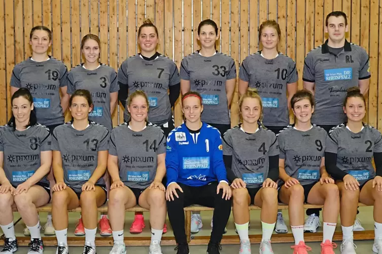  Der aktuelle Kader der SV 64-Damen (vorne von links): Renatá Szabó, Annalena Frank, Kim Pfeifer, Annalena Zahm, Lucie Krein, Lu
