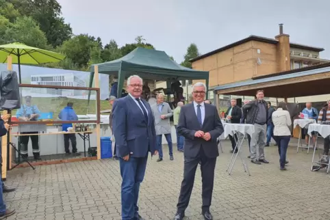 Im Idealfall stöpseln die Mitarbeiter ihr Tablet im alten Verwaltungsgebäude aus und im neuen wieder ein. Dann arbeiten sie einf