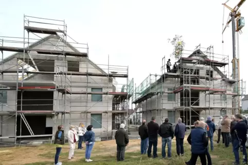 Sollen im Sommer bezugsfertig sein: die beiden Mehrfamilienhäuser in der Neuhofener Straße in Waldsee.