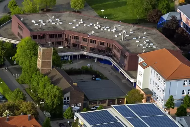 Und das Helmholtz-Gymnasium. 