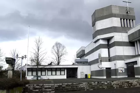 Die Sanierung des Vorplatzes der Thomas-Morus-Kirche hat das Bistum erst einmal verschoben. 