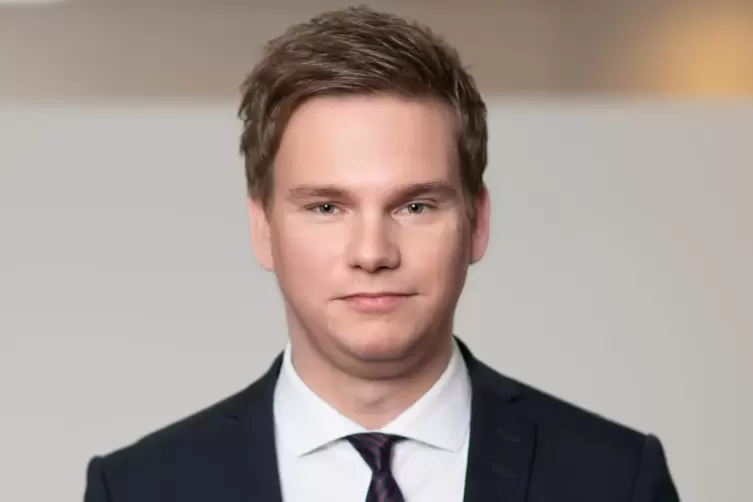 Fachanwalt f&uuml;r Bau- und Architektenrecht bei der Hamburger Kanzlei Rembert-Rechtsanw&auml;lte: Florian Herbst (35). 