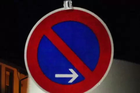 Mit einem Parkverbot und drei neuen Stellplätzen will die Gemeinde Bottenbach die Verkehrsproblematik am Spielplatz entschärfen.