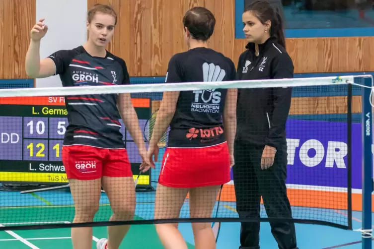Chiara Marino (rechts) holte den ersten Punkt für die TuS Neuhofen in der Zweiten Badminton-Bundesliga. Die Nationalspielerin au
