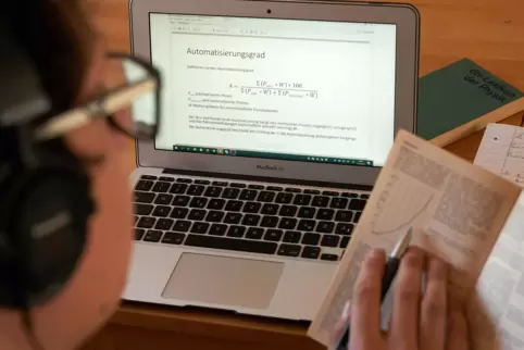 Studenten besuchen in diesem Semester auch wieder Online-Veranstaltungen.