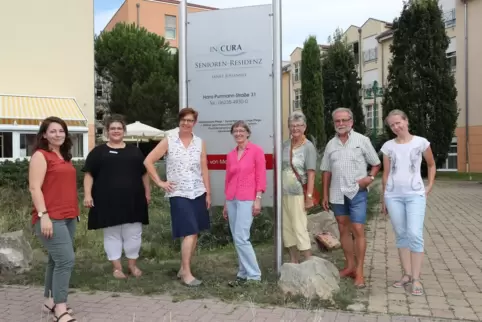 Gemeinsamer Rückblick auf eine schwere Zeit (von links): Erna Ermisch (Leiterin von St. Johannes), Rebekka Ramisch, Barbara Haas