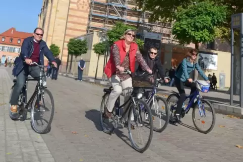 Am Dom einfach abbiegen: Judenhof als mögliches Ziel. Am Dom einfach abbiegen: Judenhof als mögliches Ziel.