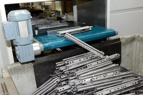 In Rockenhausen werden Einzelteile und Komponenten für Fahrzeugsitze produziert – unter anderem Sitzschienen. Adient hat weltwei