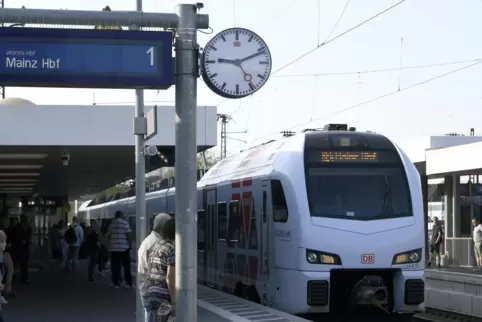 Betroffen von der Preiserhöhung ist auch die Strecke von Frankenthal (Foto) nach Mainz. 