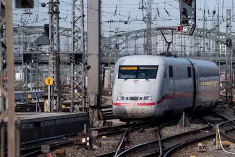 Wegen der zweimal reduzierten Mehrwertsteuer hatte die DB ihre Preise Anfang 2020 um rund 10 Prozent und im Juli noch einmal lei