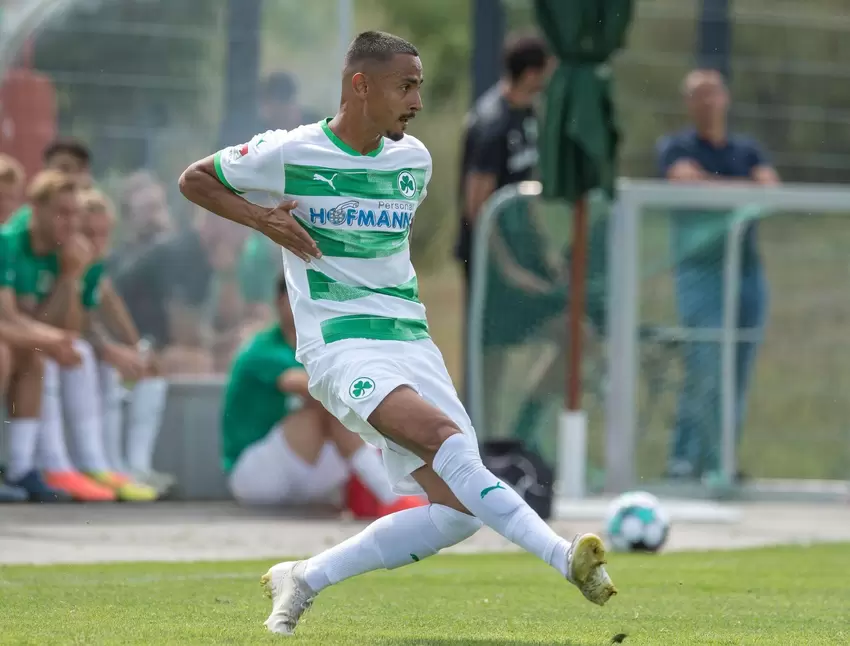 Der 26-jährige Kenny Prince Redondo wechselt ablösefrei vom Zweitligisten SpVgg Greuther Fürth zum FCK.
