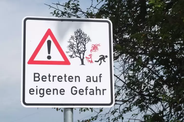 Warntafel auf der Hochdorfer Seite des Grabens.