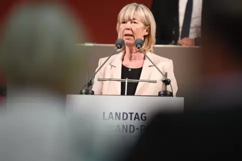 Finanzministerin Doris Ahnen (SPD) bei ihrer Rede zur Einbringung des Landeshaushaltsgesetzes 2021 in den Landtag. 