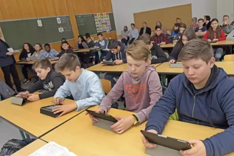 Die Verbandsgemeinde kauft 45 I-Pads für Schüler, die sich so eine Gerät nicht leisten können. 