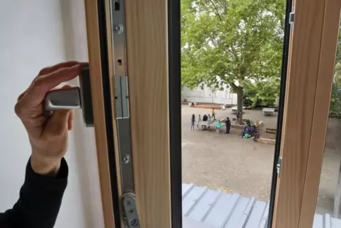 0 Minuten nach Unterrichtsbeginn soll gelüftet werden, daran halten sich auch die Lehrer am Landauer Eduard-Spranger-Gymnasium.