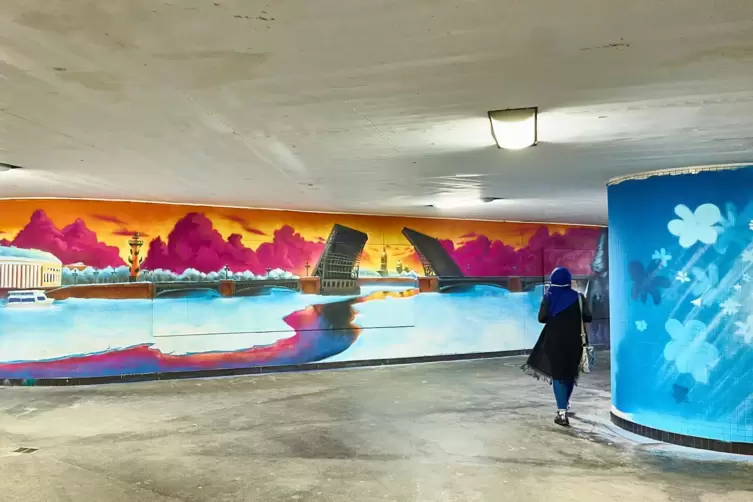 Auch wenn die Galerie jetzt eingeweiht wurde, geht die Arbeit an den Wandgem&auml;lden noch weiter. 