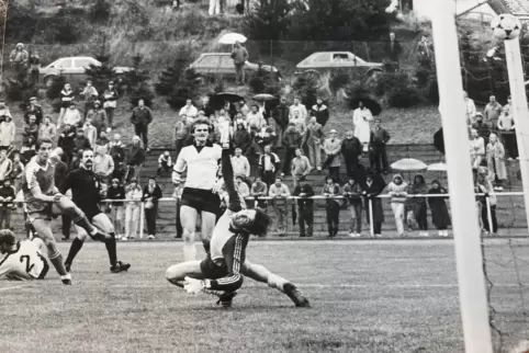 Goldene Zeiten: Im September 1983 erleben 1500 Zuschauer im Stadion Lindersbach den 4:2-Derbysieg des SV 53 gegen den FC Rodalbe