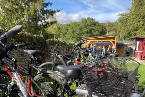 Die Zellertaler Gruppe „Bürger für Bürger“ feiert ihren ersten Platz beim Stadtradeln im Donnersbergkreis.