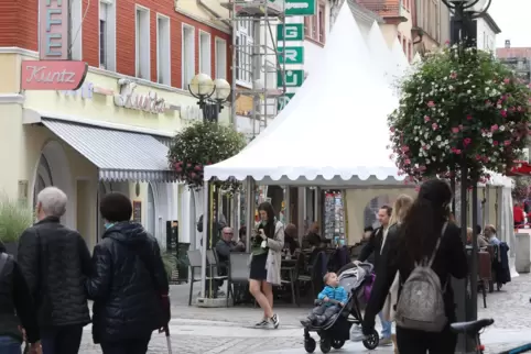Cafébetreiber Kuntz muss seine Zelte in der Landauer Marktstraße wieder abbauen. 