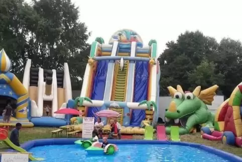 Bis zum 18. Oktober sind die Hüpfburgen auf dem Festplatz. 