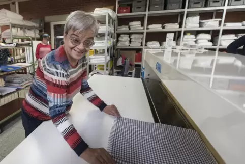 Karla Gortner ist seit 50 Jahren in den Werkstätten des Ökumenischen Gemeinschaftswerks beschäftigt. 