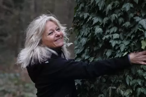 Karin Stattmüller Erhardt bietet einen Kurs zum „Waldbaden“ an.