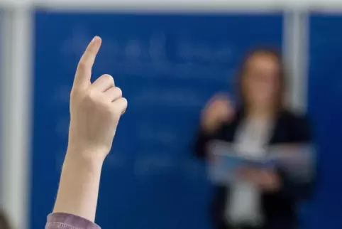 symbolbild_schule_unterricht_schueler_lehrer_dpa
