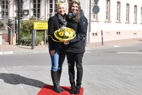 Saskia Teucke (rechts) wurde während der Amtszeit von Silke Wolz geboren. 