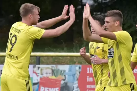 Grund zur Freude hatten die Dudenhofener Paul Stock und Kevin Hoffmann. 