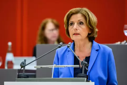 Angesichts steigender Infektionszahlen auch in Rheinland-Pfalz mahnt Ministerpräsidentin Malu Dreyer (SPD) zur Einhaltung der Hy