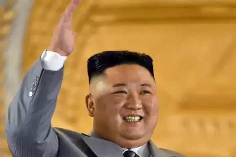 Außergewöhnlich: Kim Jong Un im westlich-zvilien grauen Anzug. 
