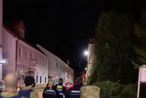 Verstärkte Kontrollen der Landstuhler Kneipenszene, vor allem im Rotlichtbereich: Hier sind Ordnungsamt, Polizei und Militärpoli