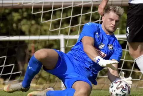 Kevin Urban stand am Sonntag im Tor des FC Arminia – im Derby bei Wormatia Worms. Dort spielte er noch vorige Saison.