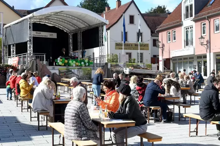 F&uuml;r bis zu 256 Menschen gleichzeitig war der R&ouml;merplatz zugelassen. 
