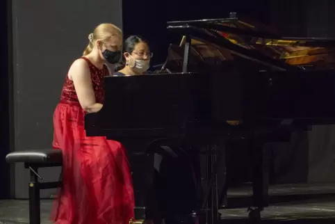 Stippvisiten der musikalischen Art: Jessica Riemer (vorne) und Sora Dietzinger.