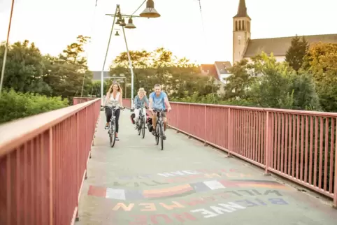 Eine Landmarke deutsch-französischer Geschichte ist die Freundschaftsbrücke bei Kleinblittersdorf. 